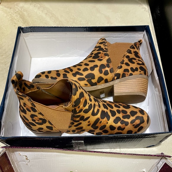 NWT Leopard booties - Picture 2 of 9